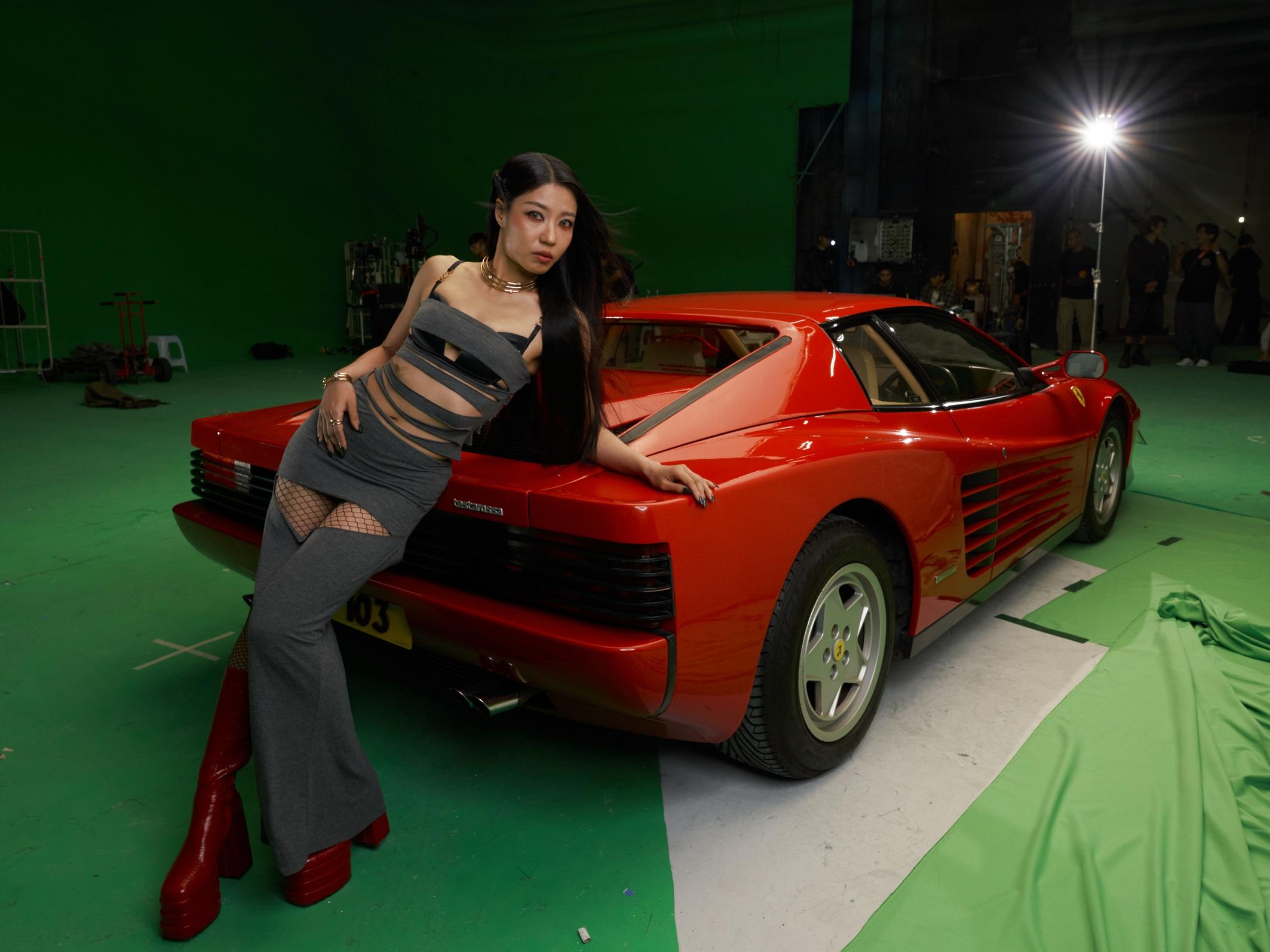 芯駖@COLLAR為新歌《POSH》MV性感造型,節食減肥。