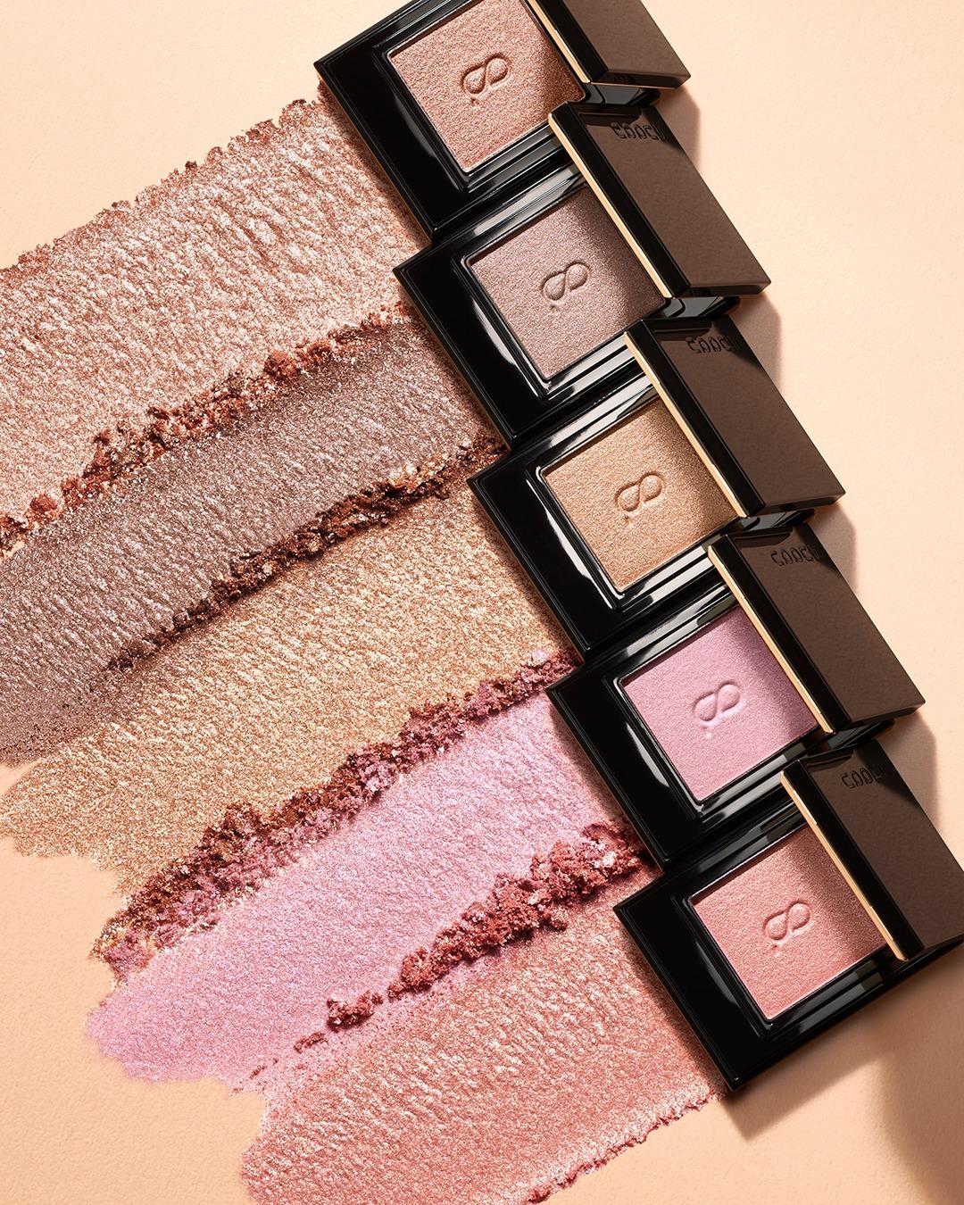 「緞光柔彩」用上大小均一的小顆粒珠光。