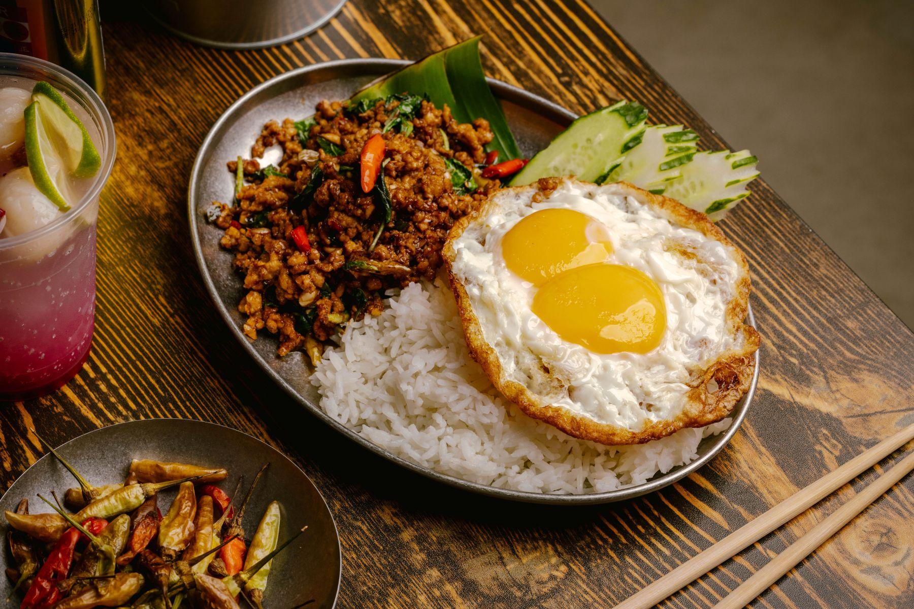 香辣打拋葉炒肉碎(免治豬肉$88,免治和牛$98)