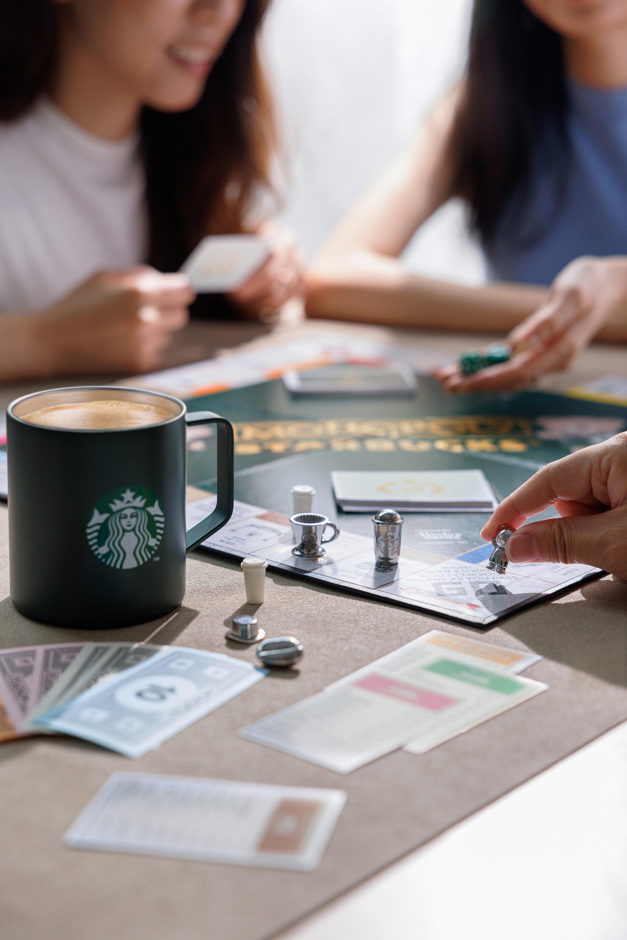 Starbucks 推出全球首副「星巴克 x 大富翁」珍藏版桌上遊戲。