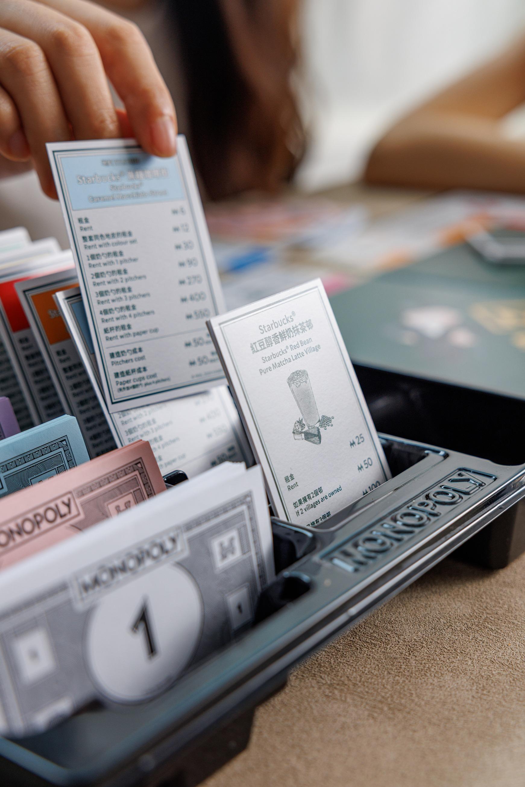 Starbucks 推出全球首副「星巴克 x 大富翁」珍藏版桌上遊戲。
