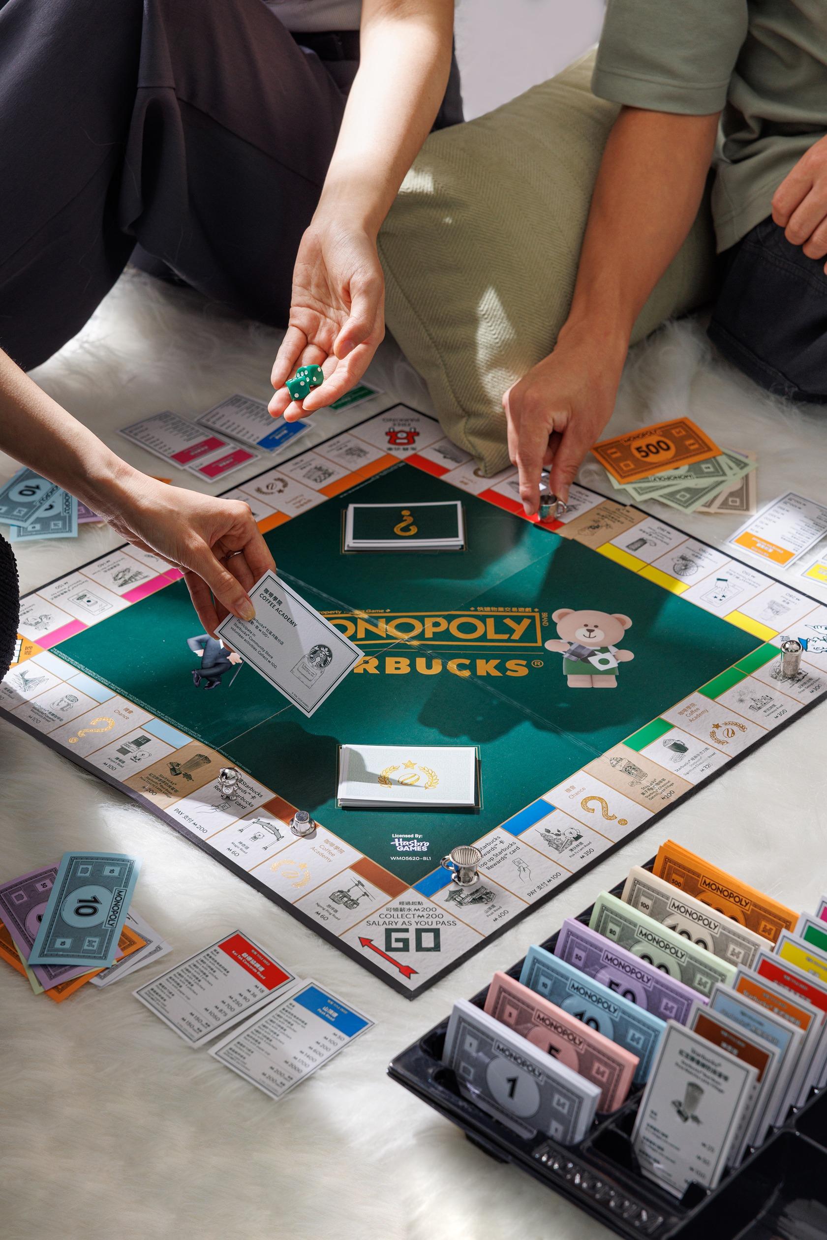 Starbucks 推出全球首副「星巴克 x 大富翁」珍藏版桌上遊戲。
