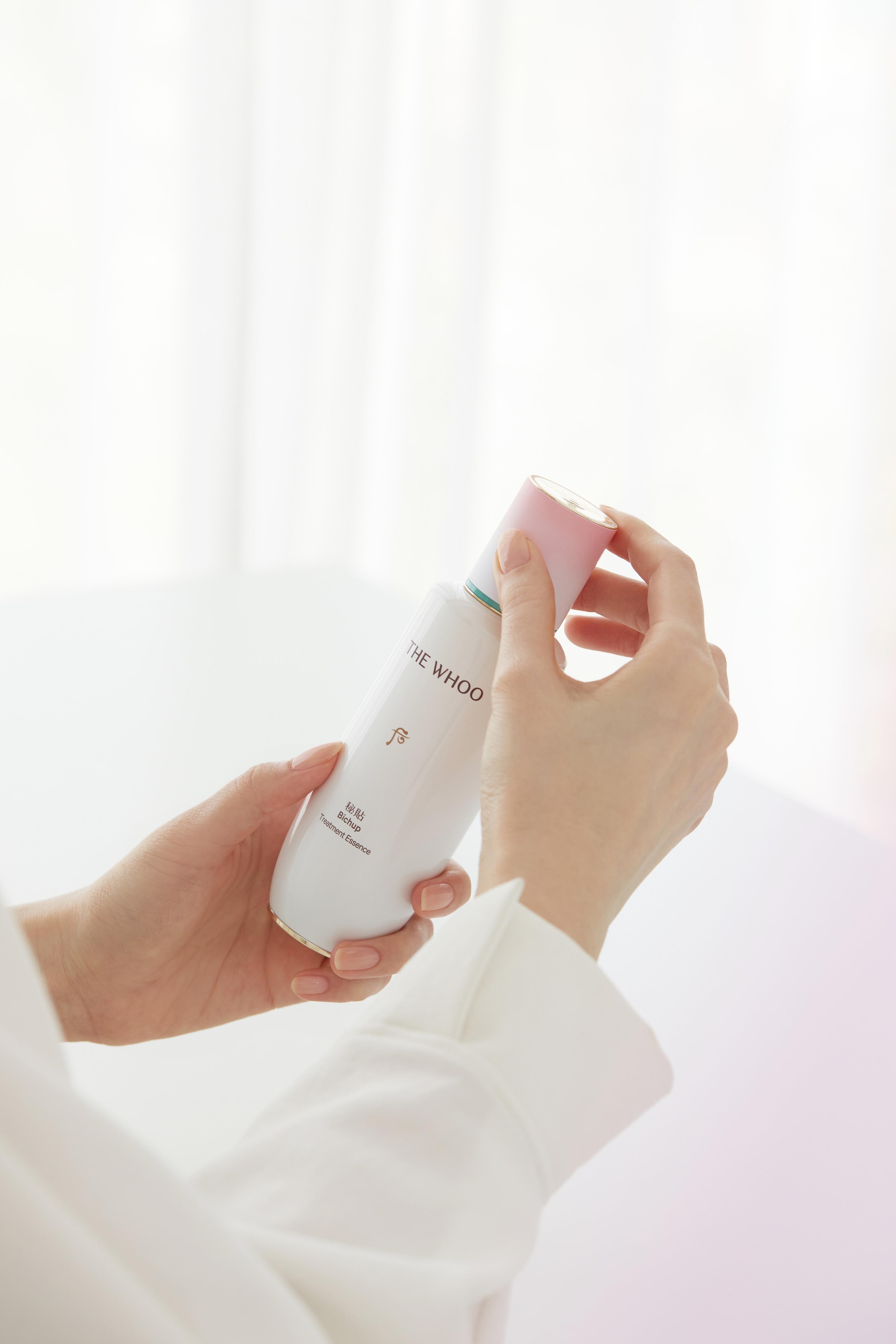 「Danha聯乘限定版」秘貼循環修護肌底精華,換上融合古典優雅及現代時尚的包裝。