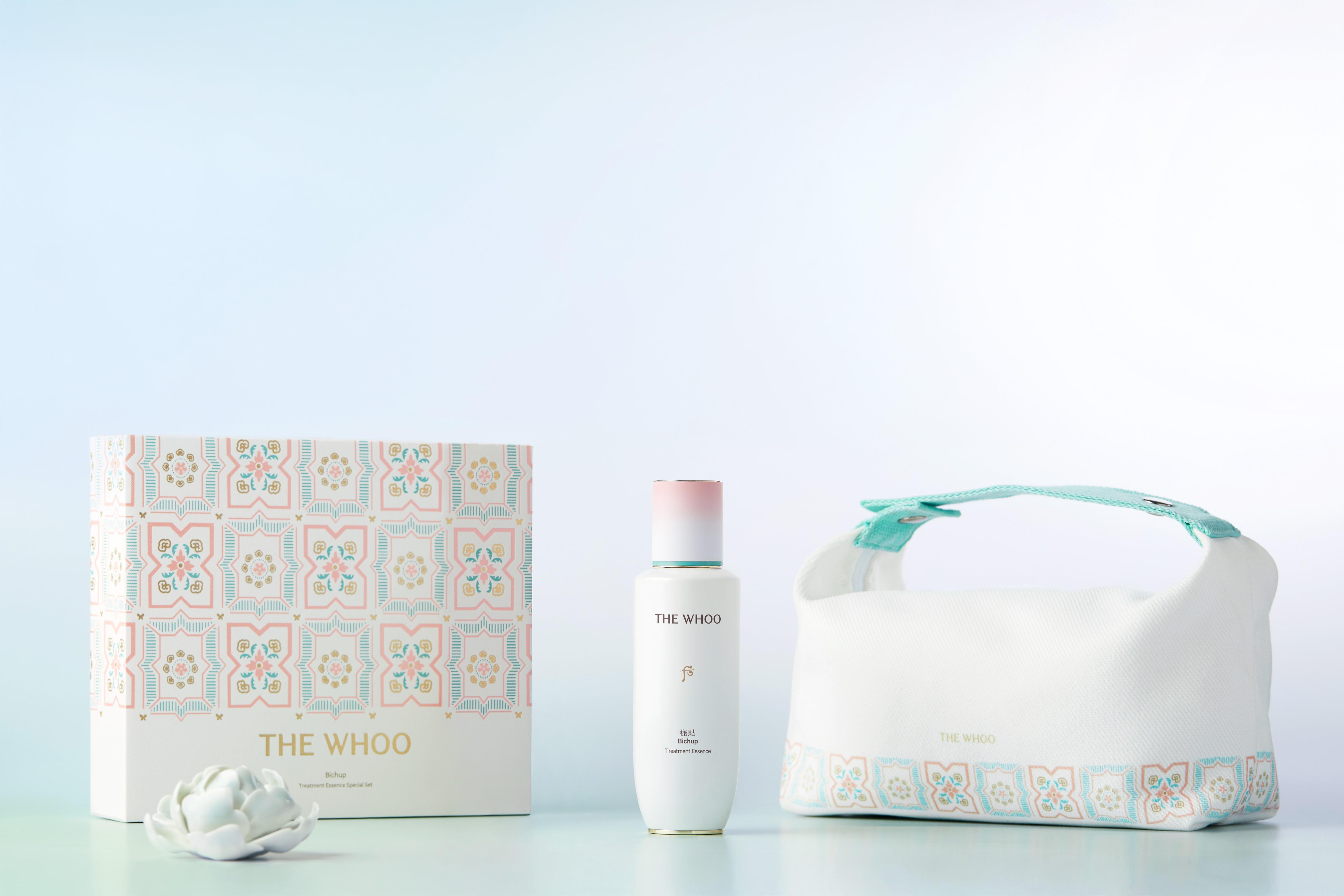 「Danha聯乘限定版」秘貼循環修護肌底精華增量套裝,附送聯乘花紋圖案限定手提包。