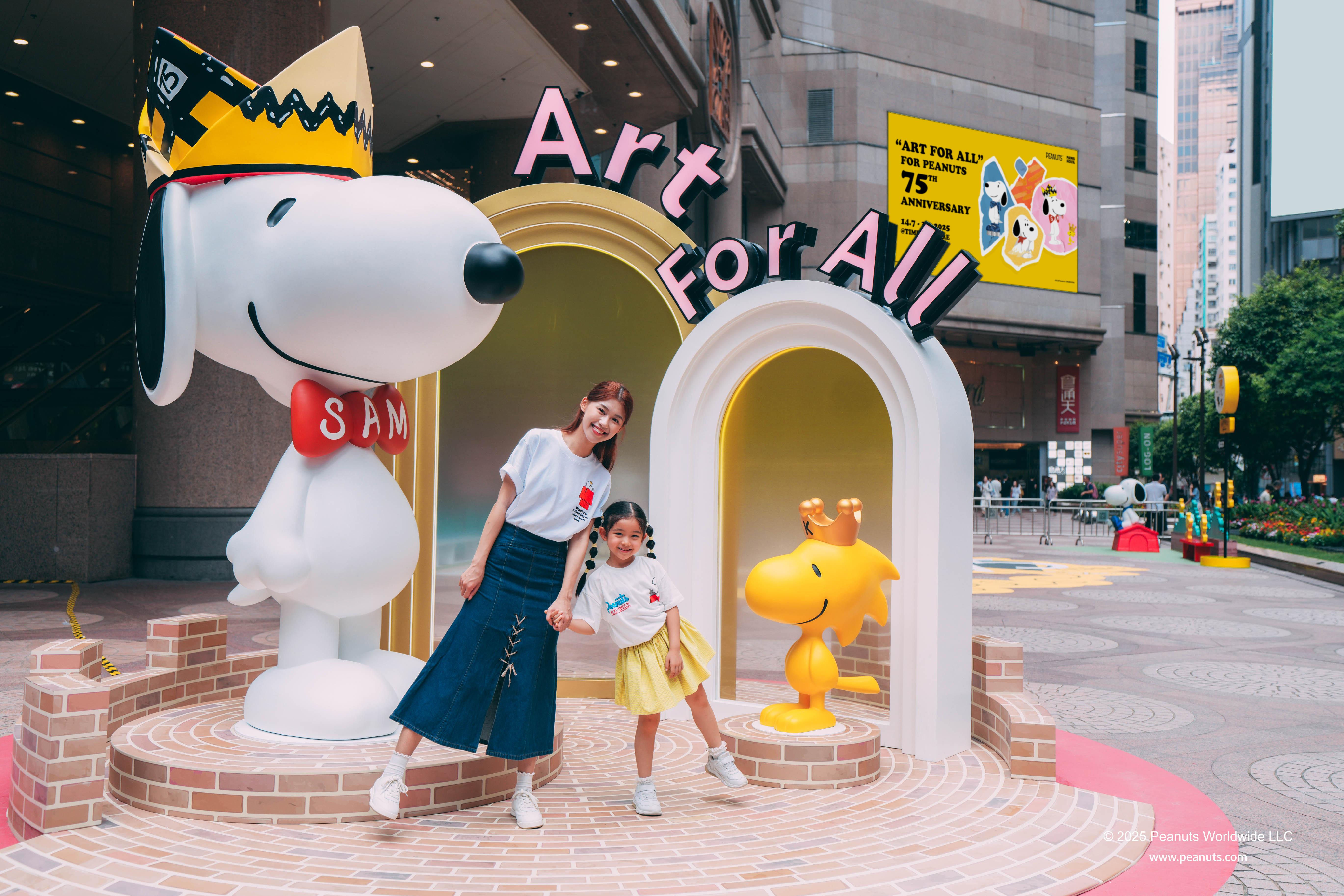 曾獲選為十大傑出設計師、國際潮流藝術家影響力排行榜名列前茅的王信明 Kenny Wong把其原創的國王SamSam元素融入在Snoopy身上