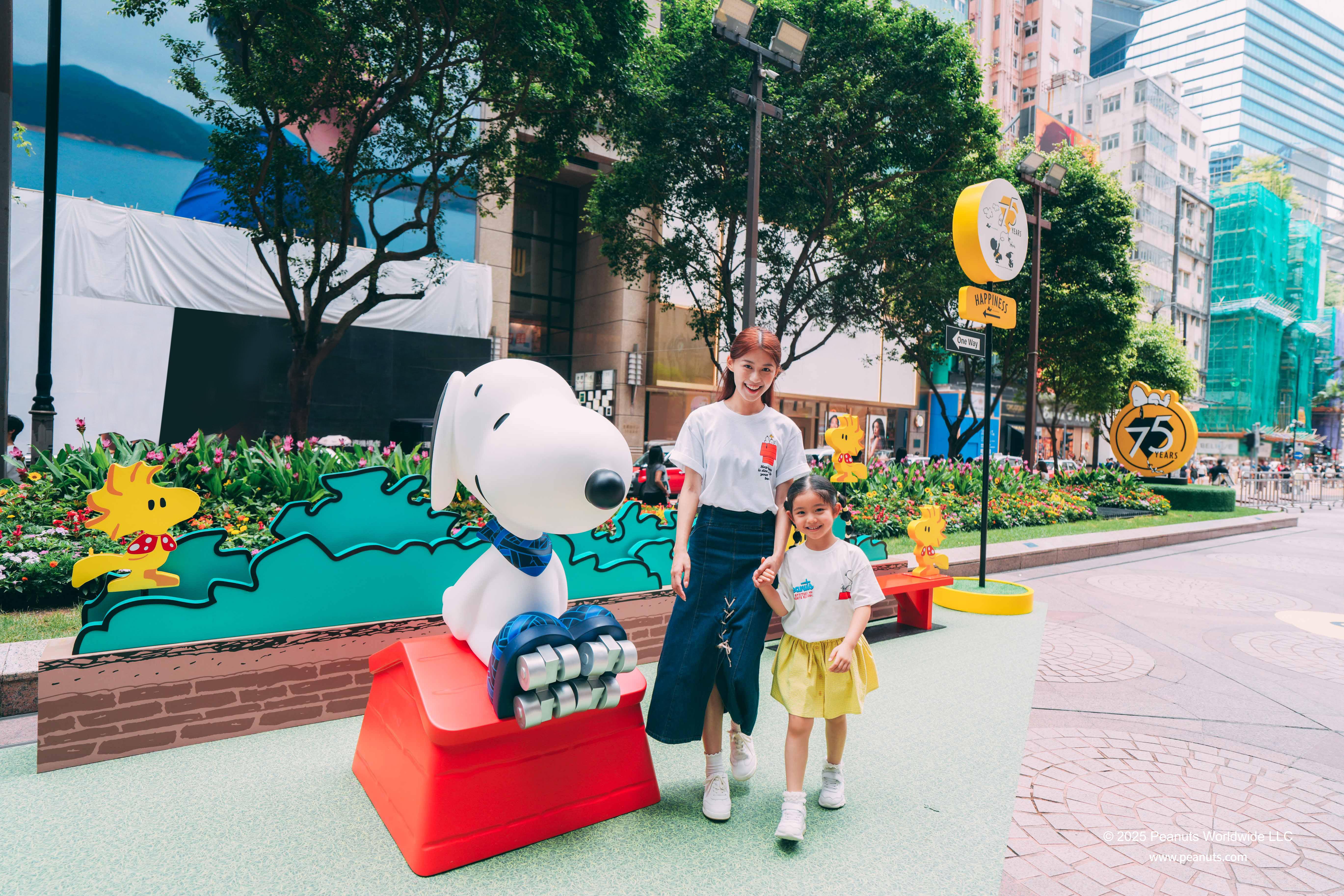 潮流選物店主理人Sky Chen於設計中融入個人品牌標誌性的荔枝荊棘圖案,並為Snoopy戴上圍巾及穿上溜冰鞋,打造出前所未有的型格潮Look。