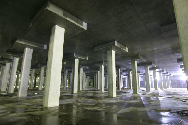 位於大坑東遊樂場的欖球場和足球場的地底的大坑東蓄洪池,其設計可以抵禦「黑色暴雨」(每小時70毫米)的暴雨。(圖片來源:渠務署網站)