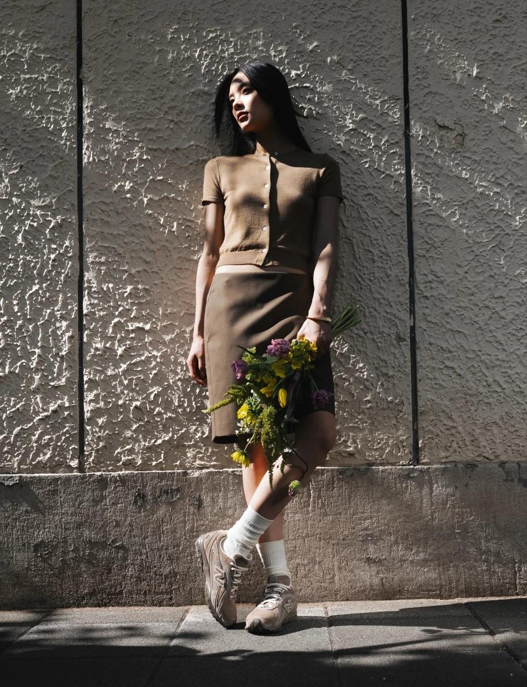 麂皮棕配色(U204LMMA)的204L鞋款已於官網及香港門市上架