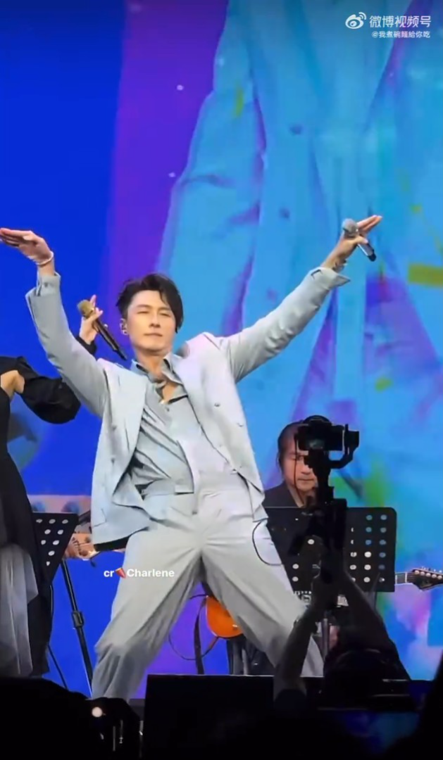 王浩信跳抖音神曲《大展鴻圖》。