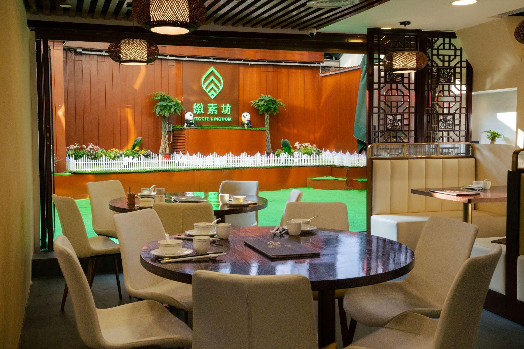 由8月1日起至8月31日每日早上11時至下午3時30 分,尖沙咀及銅鑼灣兩家分店食客可以$1堂食優惠價享用指定精選點心1份。