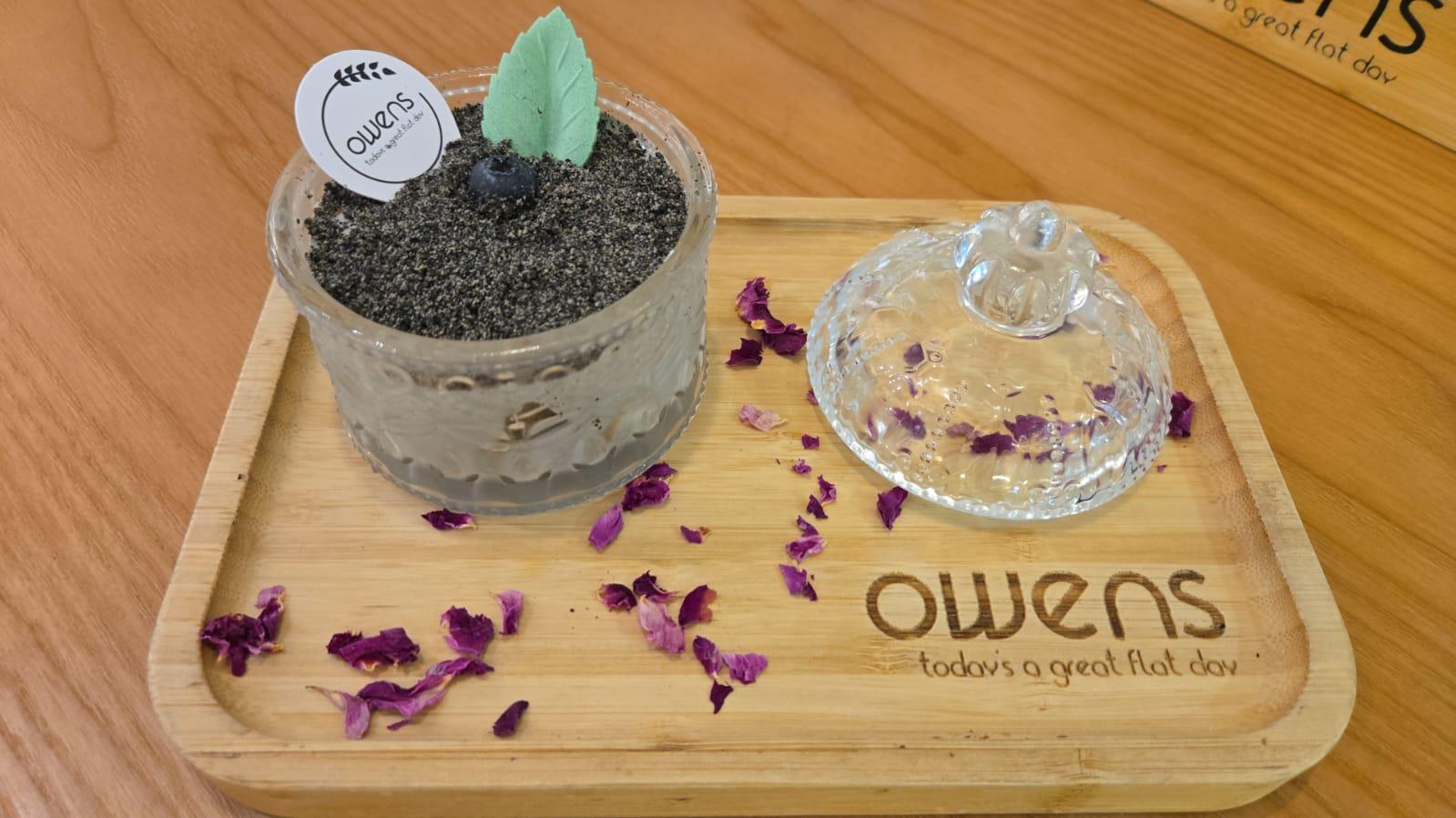 開張首個星期惠顧任何套餐即送限定版黑芝麻麻糬Tiramisu。