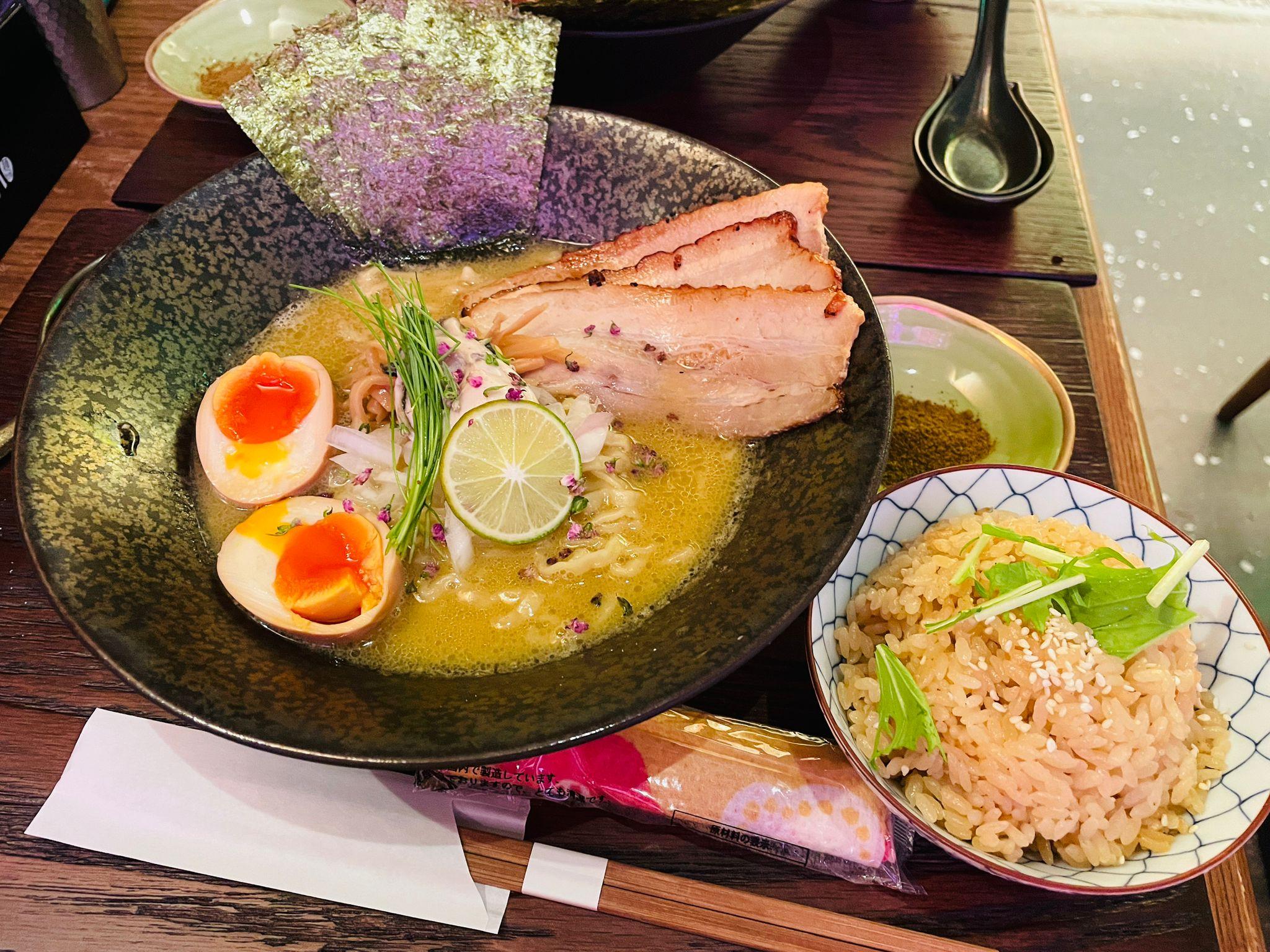 全新特製牡蠣白湯拉麵($198) 白湯以牡蠣、豚和雞熬成,豐厚濃稠,充滿蠔鮮味帶回甘。牡蠣飯($58) 飯粒飽滿彈牙,全面盡吸蠔汁香味。