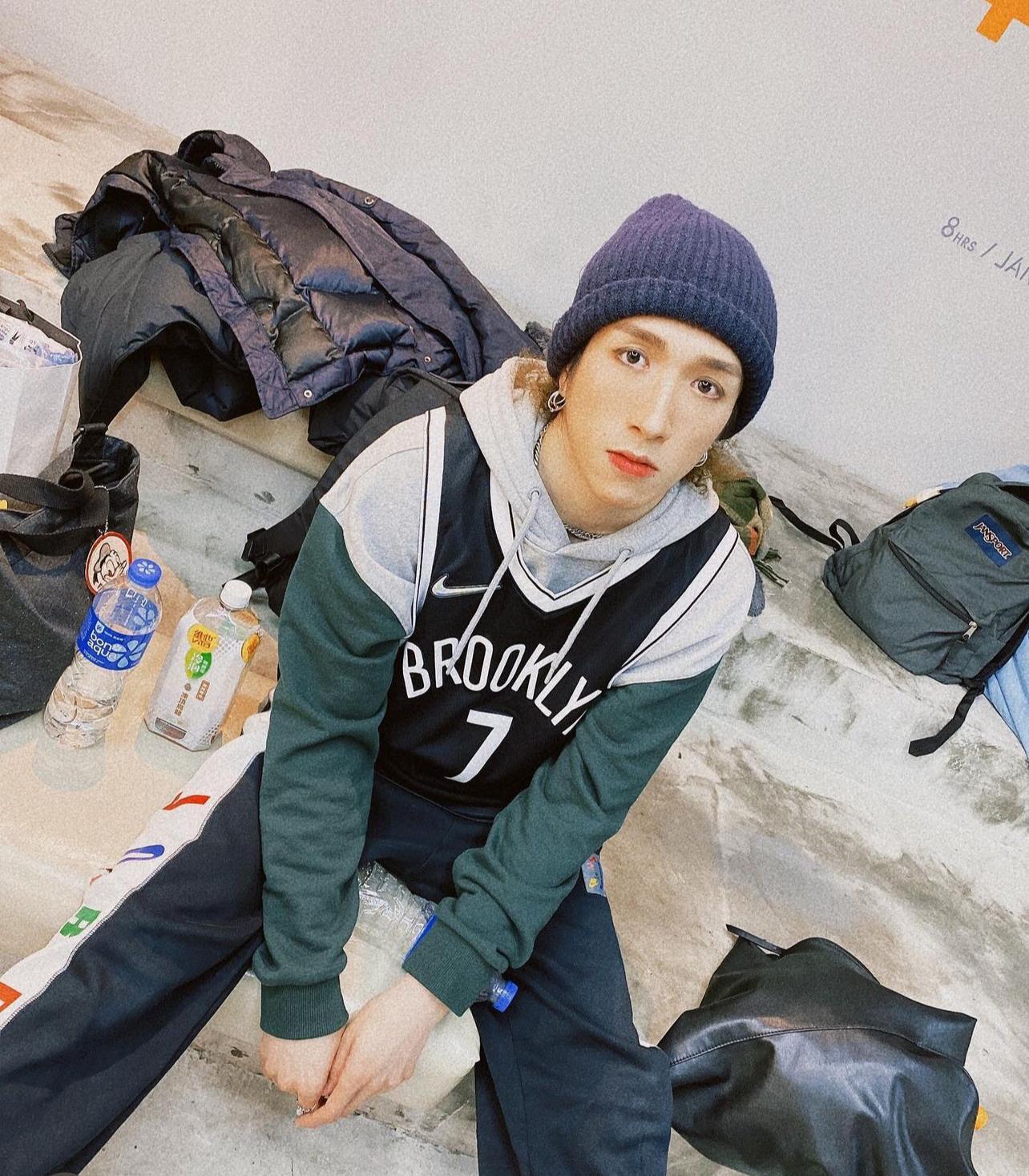 李啟言(阿Mo)在2022年MIRROR演唱會墮屏事故中,嚴重受傷,至今仍接受治療。