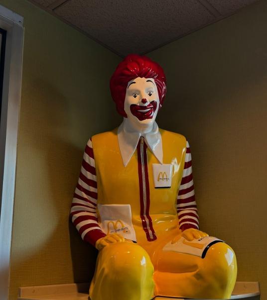 涉嫌被盜取的「麥當勞叔叔」像。