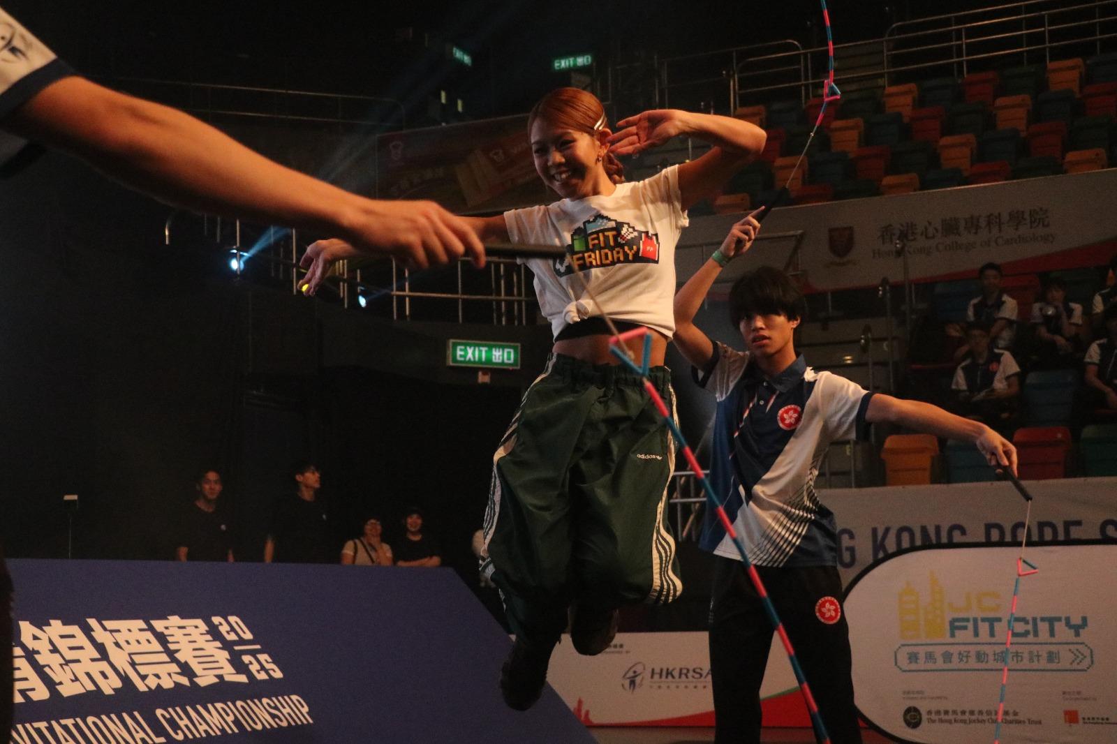 ⾹港跳繩邀請錦標賽2025開幕,沈貞巧Gao@COLLAR與現場打成一片。