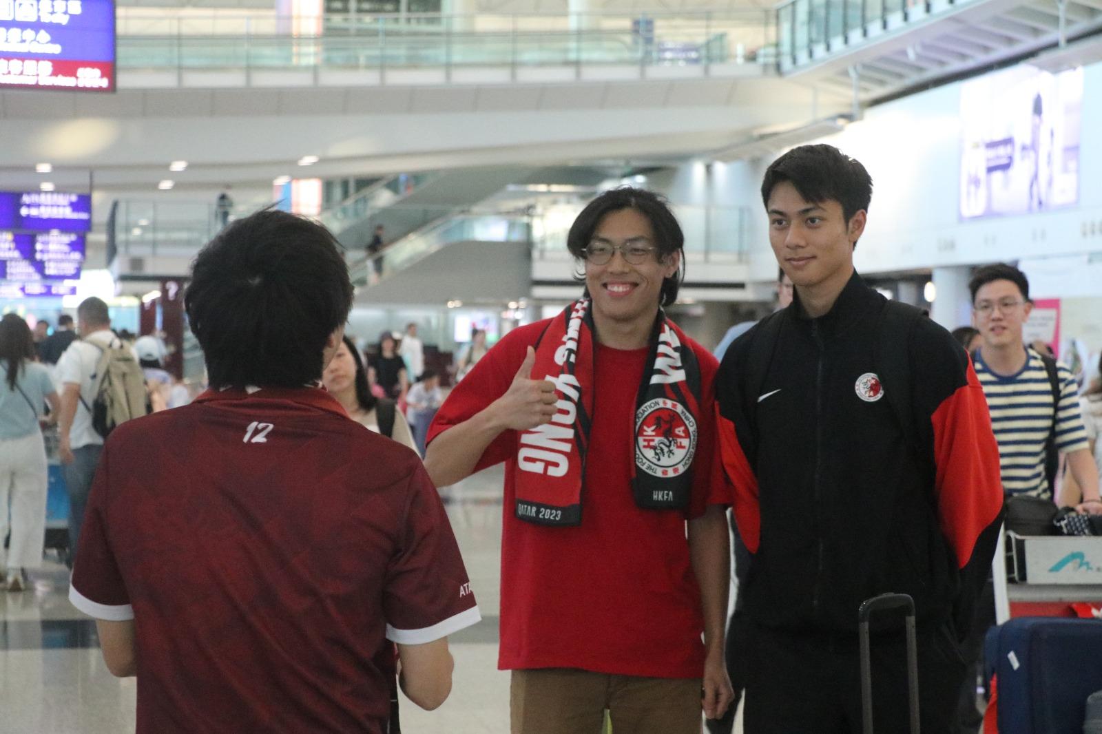 劉家喬與香港球迷合照。