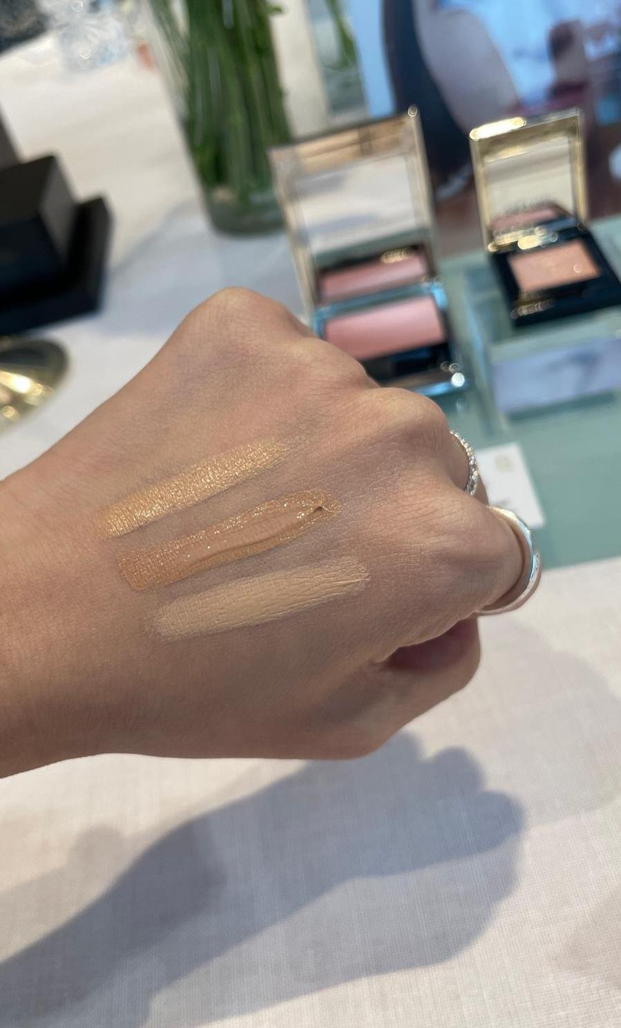 9月才推出的晶采潤澤修顏乳,融合粉底及護膚霜,而且可只用潔面乳清洗,無須使用卸妝產品。