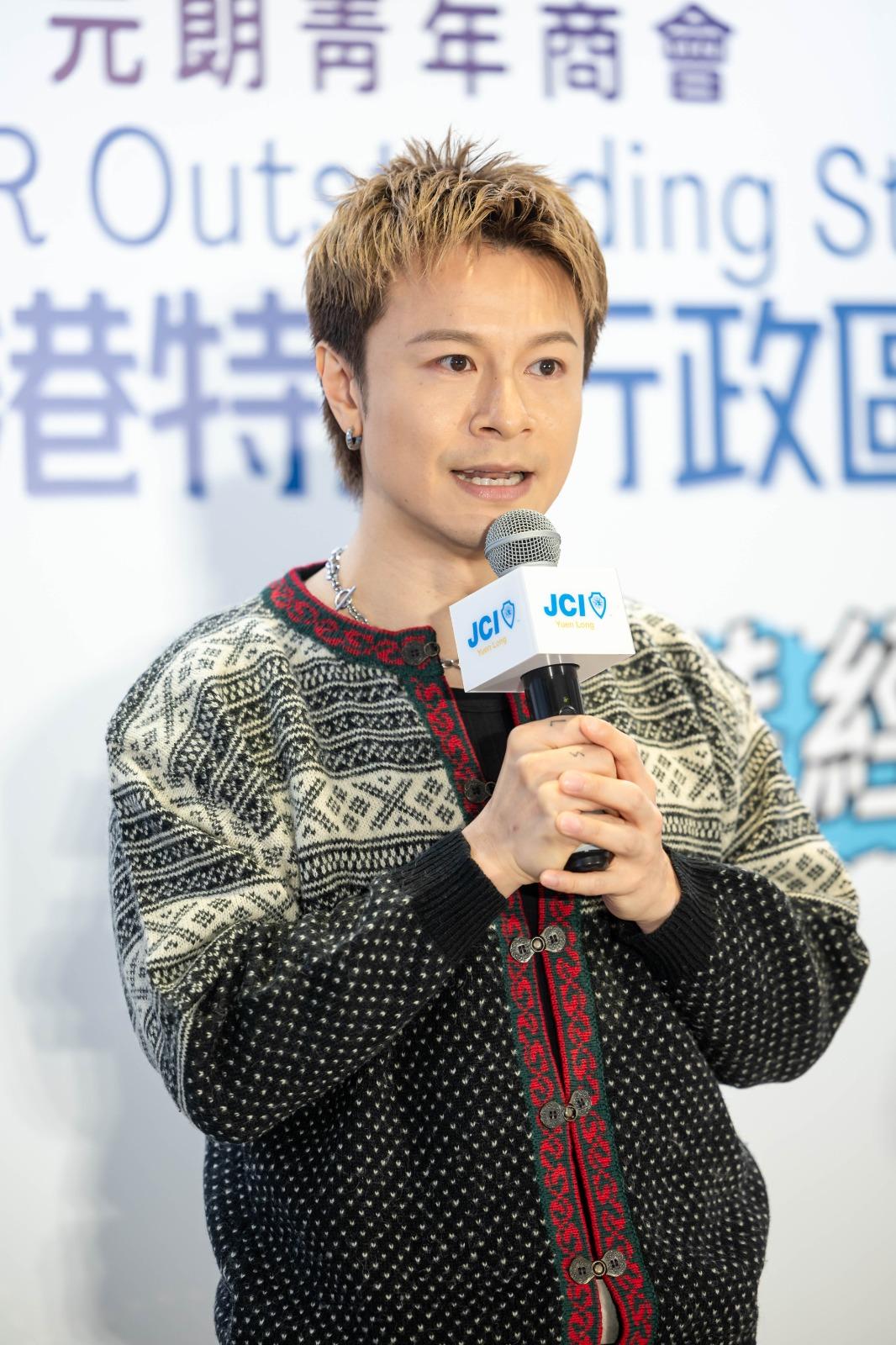 陳健安以代表作《不遲不早》寄語學子持守善心,未來回饋社會。