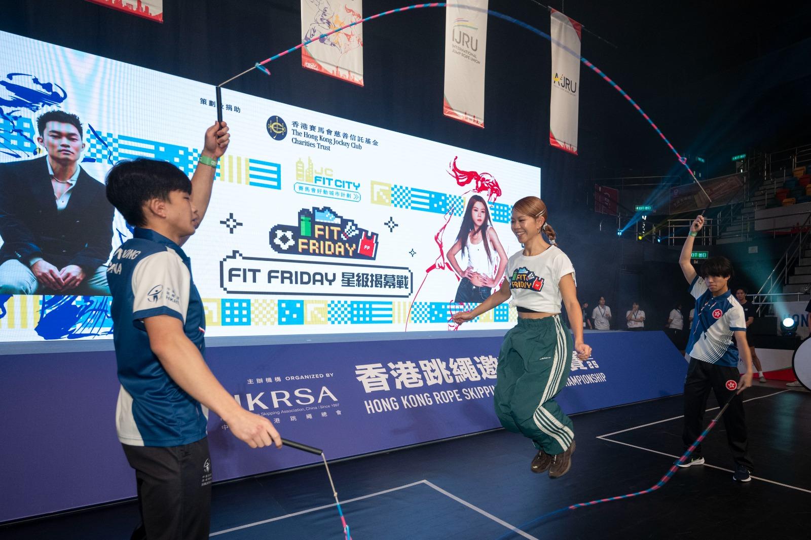 阿Gao與胡子彤現場觀眾分成兩隊比拼各式與體適能有關的遊戲。