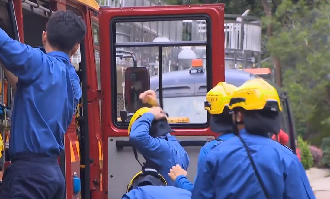 18歲少女郭靄筠失蹤,救援隊上山搜救。(有線新聞電視截圖)