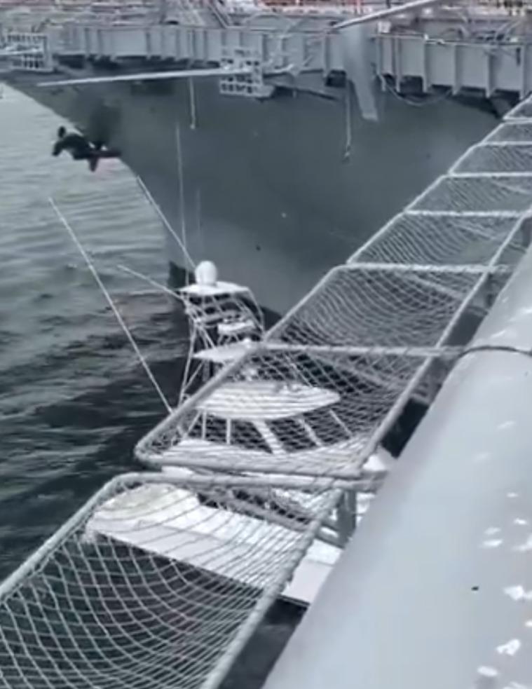 中途島航母博物館(USS Midway)被船撞,涉事船隻沒有立即離開。