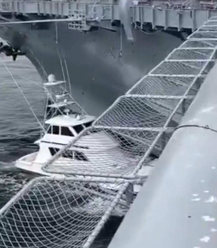 中途島航母博物館(USS Midway)被船撞,多名遊客在附近聽到巨大的撞擊聲。