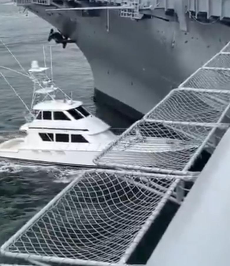 中途島航母博物館(USS Midway)被船撞,多名遊客在附近聽到巨大的撞擊聲。