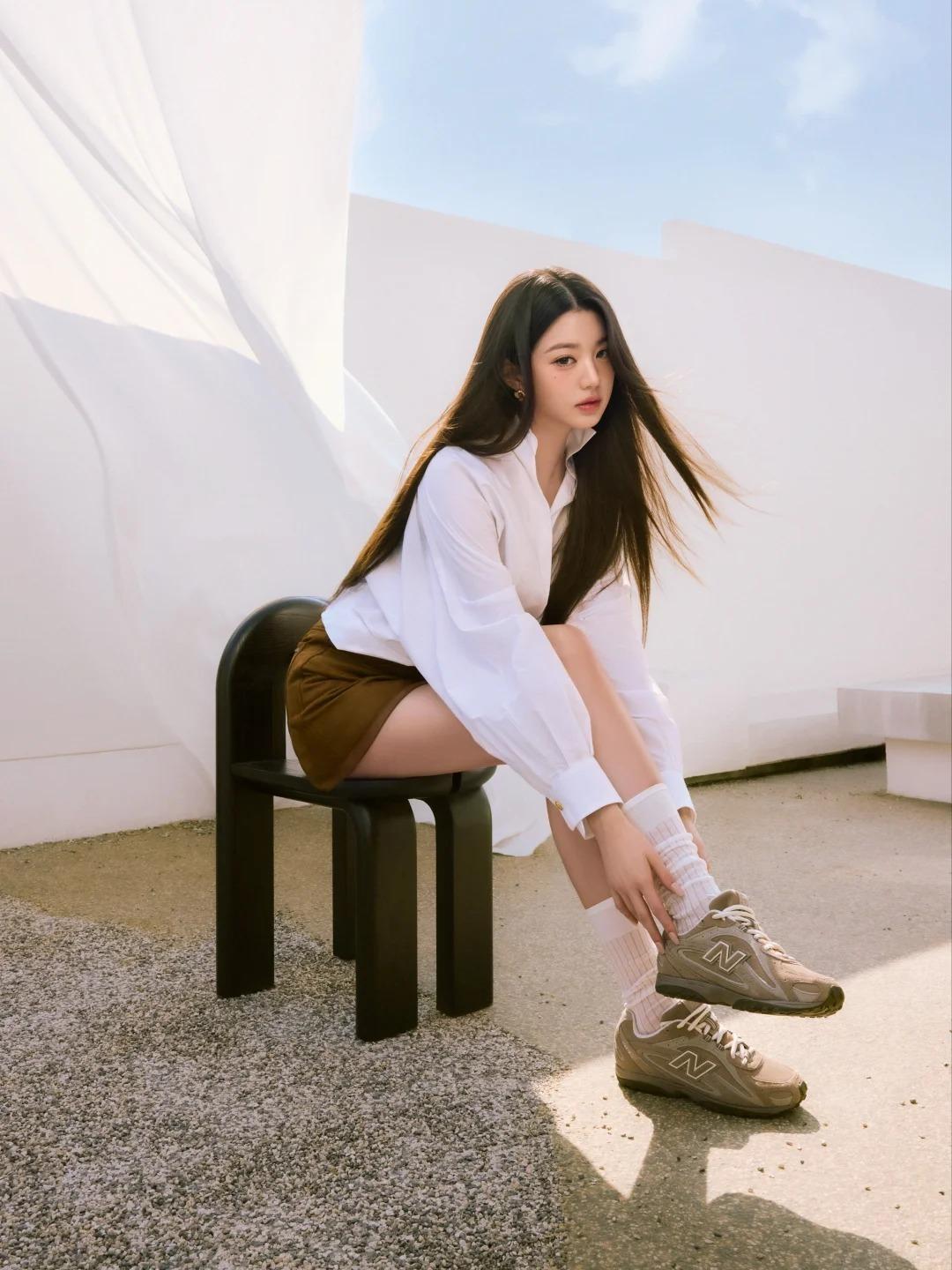 IVE的張員瑛示範New Balance 204L鞋款。