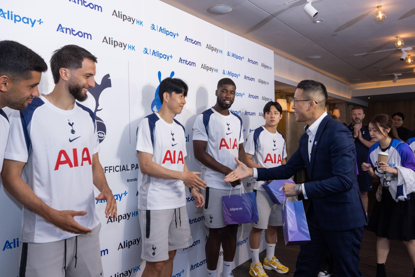 熱刺見面會,孫興民、羅美路等球星非常親民。