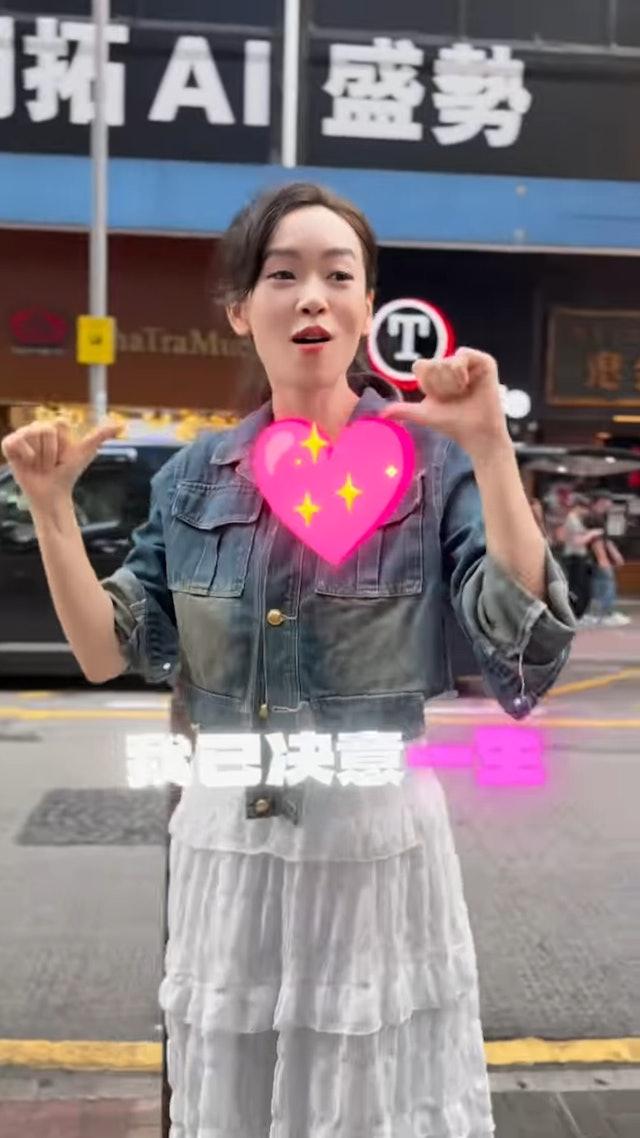 楊思琦旺角街頭興奮拍片大跳騎呢舞。