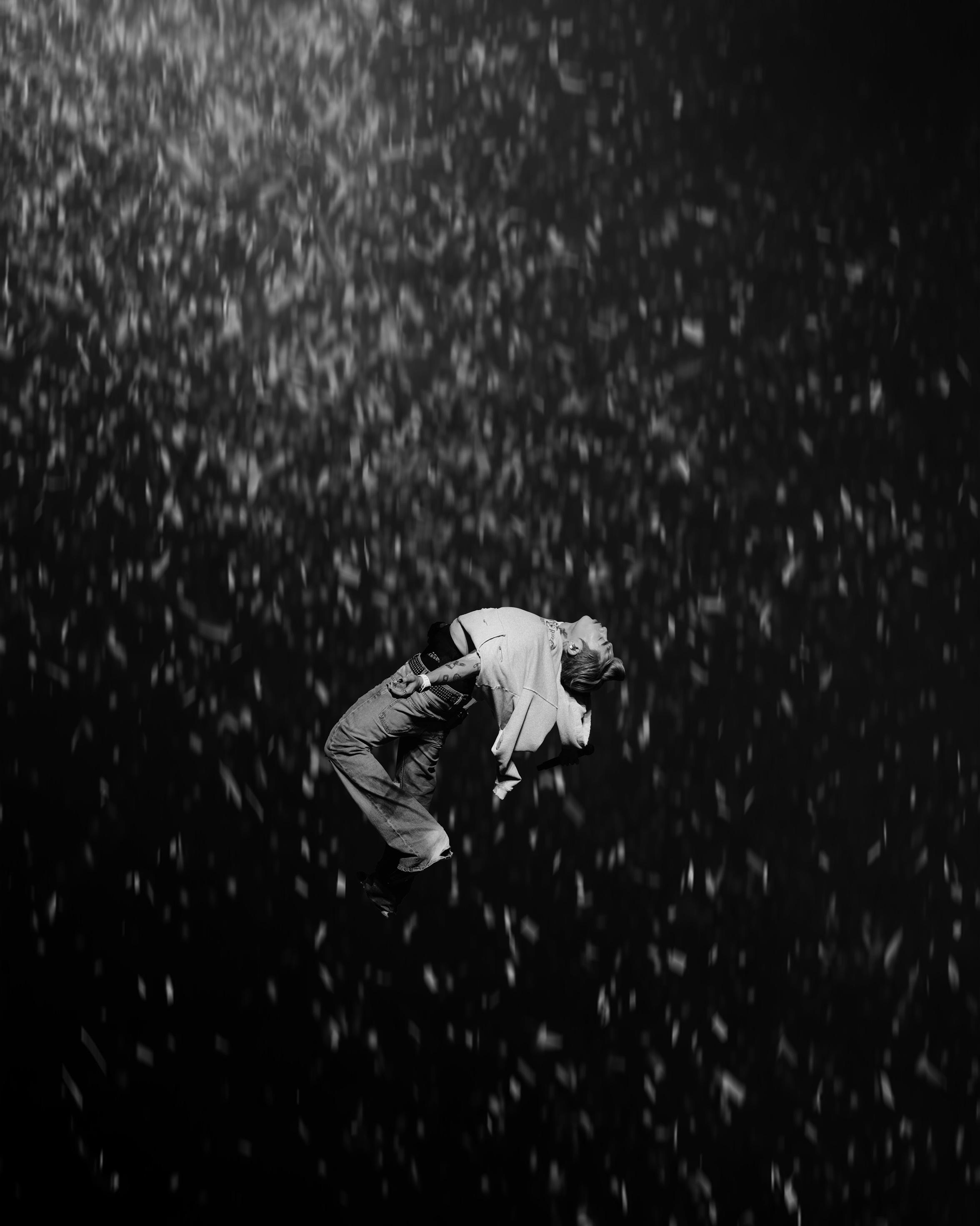 yson Yoshi吊上半空獻唱《 LosE tO yOu》。