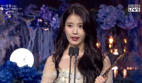 IU憑住《苦盡柑來遇見你》拿下青龍視后。