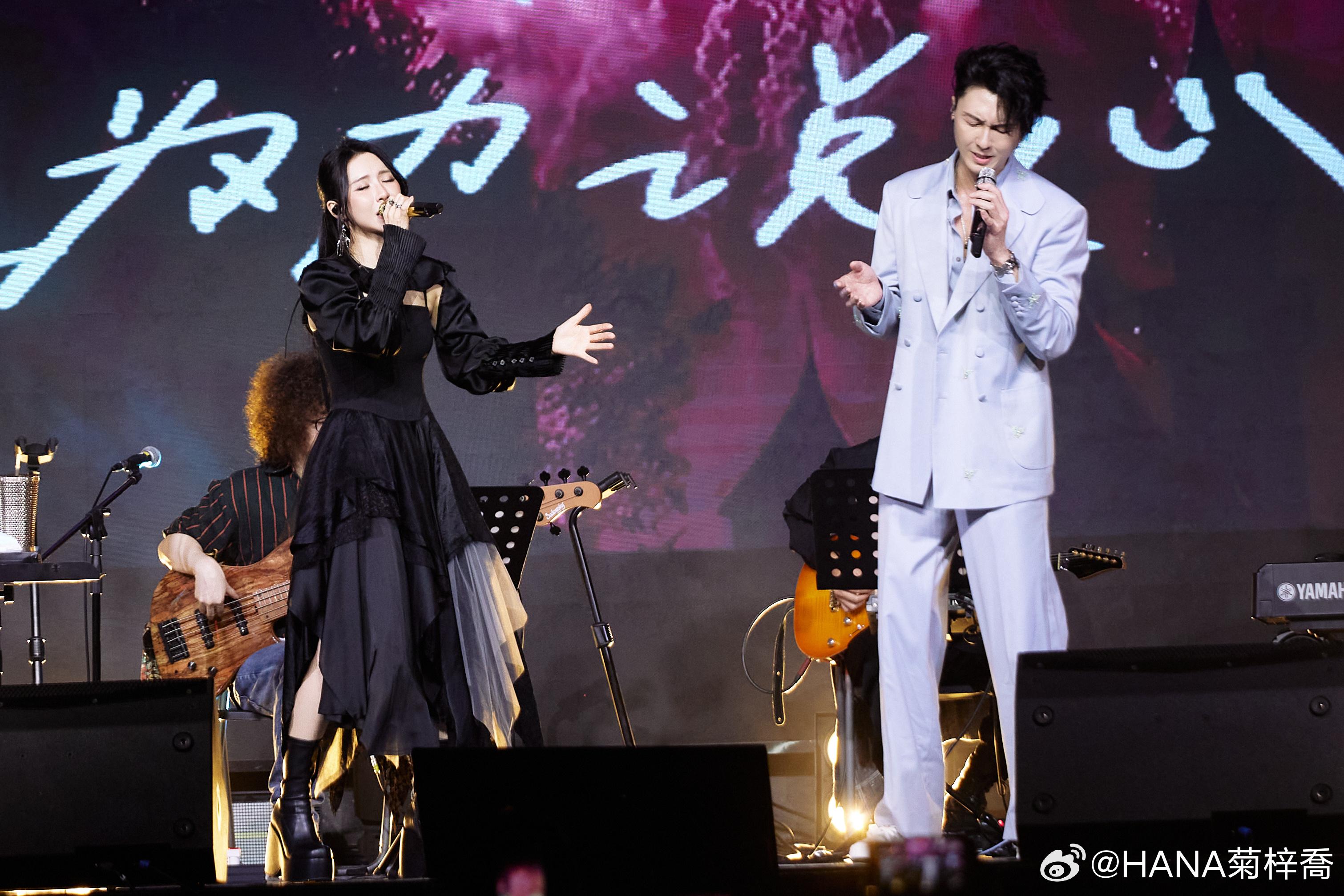 王浩信邀請菊梓喬做嘉賓,教她跳《大展鴻圖》。