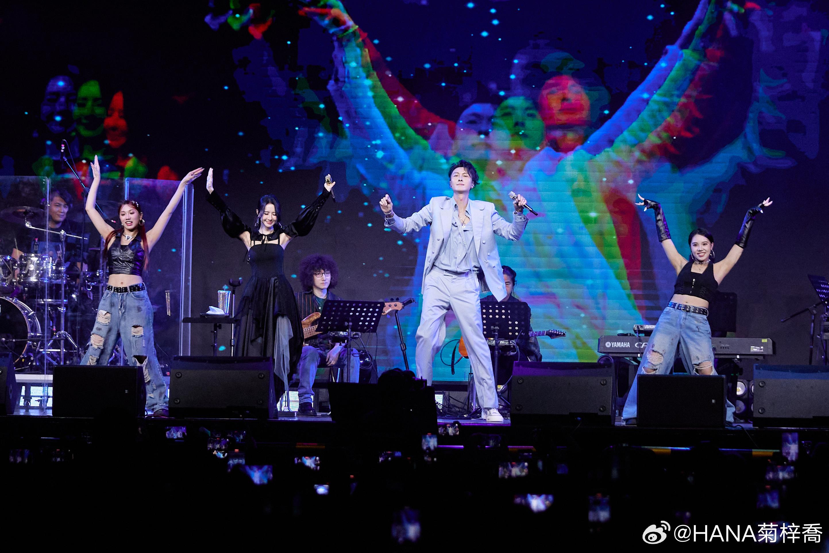 王浩信邀請菊梓喬做嘉賓,教她跳《大展鴻圖》。