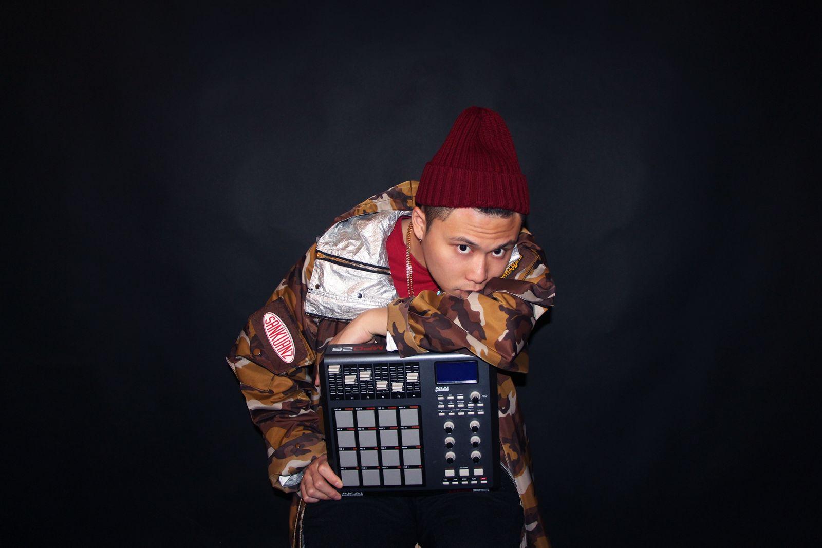 JNYBeatz擅長多種音樂風格,早年創立樂隊Dusty Bottle,並擔任鍵琴手。