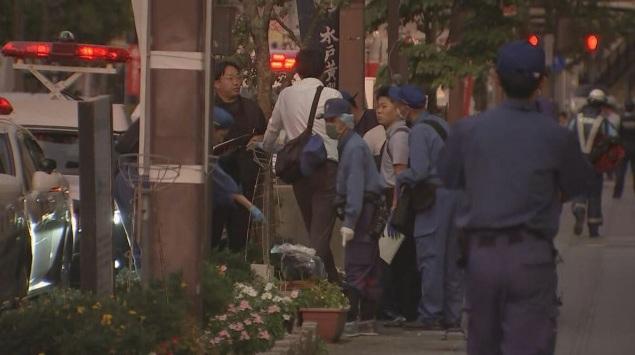 警員事後在案發街道調查。(互聯網)