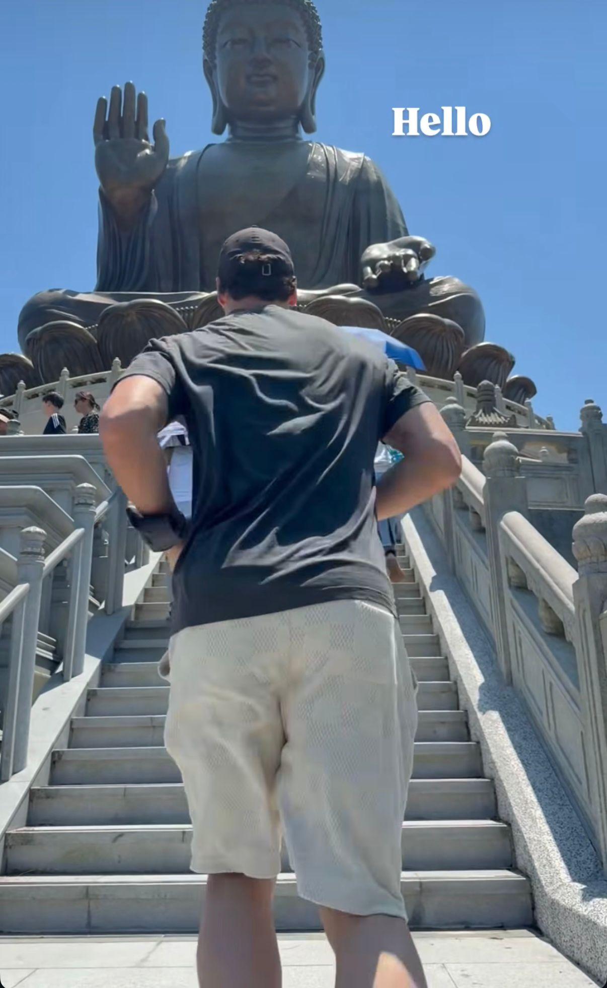 國際足球壇傳奇、瑞典神鋒「呂布」伊巴謙莫域雖到訪昂坪360及天壇大佛 來源: 伊巴 Instagram