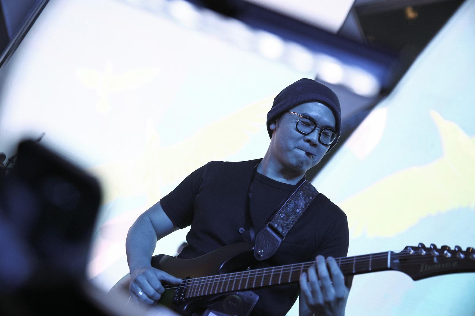 Derrick Sepnio(張德銘)作品獲《金曲獎》30次提名,更是陶喆、林憶蓮、方大同、莫文蔚的巡迴演唱會御用音樂人/音樂總監,他是J.U.N.K. UNiT的一員。