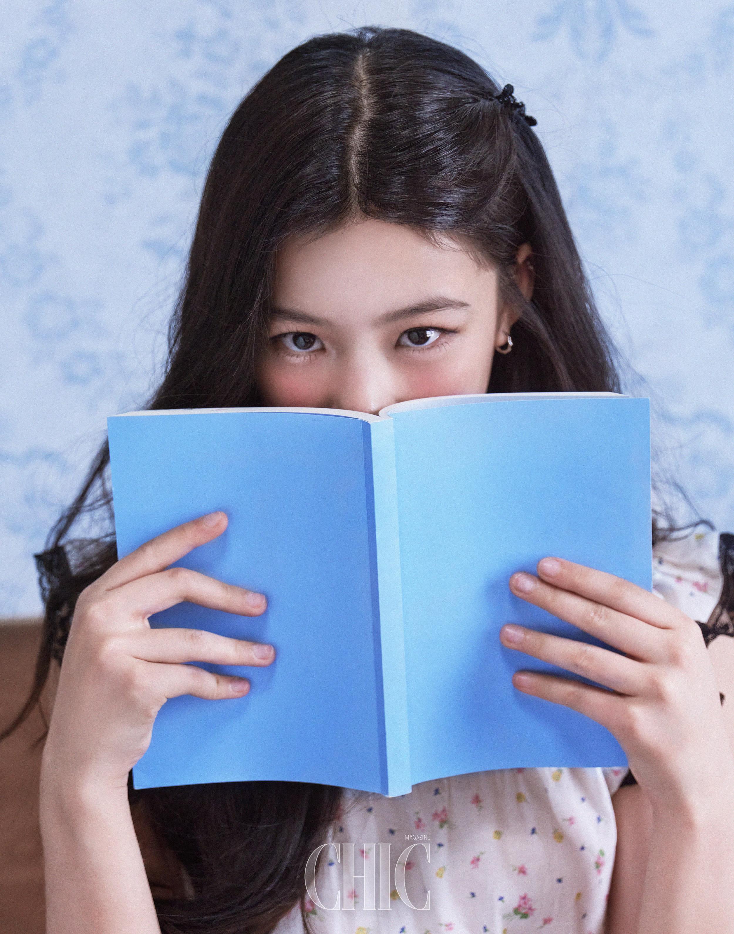 Hanni完美遺傳媽咪基因,首次拍攝封面零怯場。