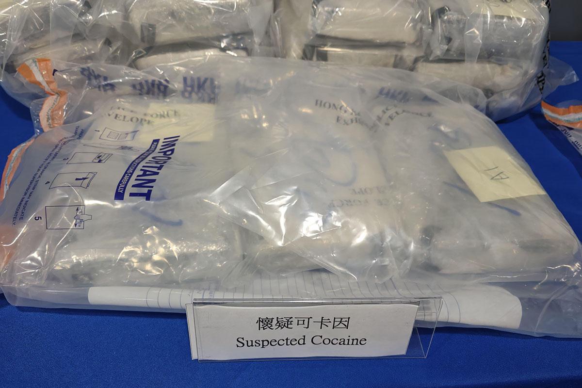 警方在將軍澳拘捕一名43歲男子,並檢獲市值1,200萬元的毒品。