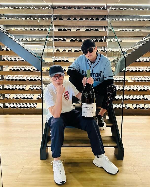 周杰倫與周星馳聚會兼合照。