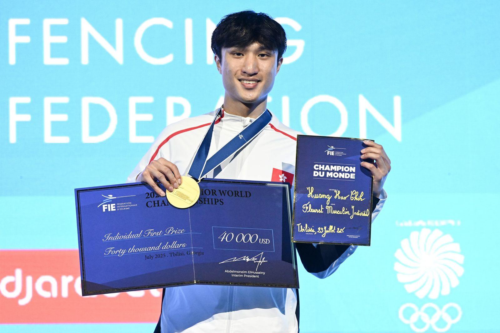 蔡俊彥成為首個奪得世錦賽冠軍的香港劍手,更登上男子花劍世界排名第一。(FIE)