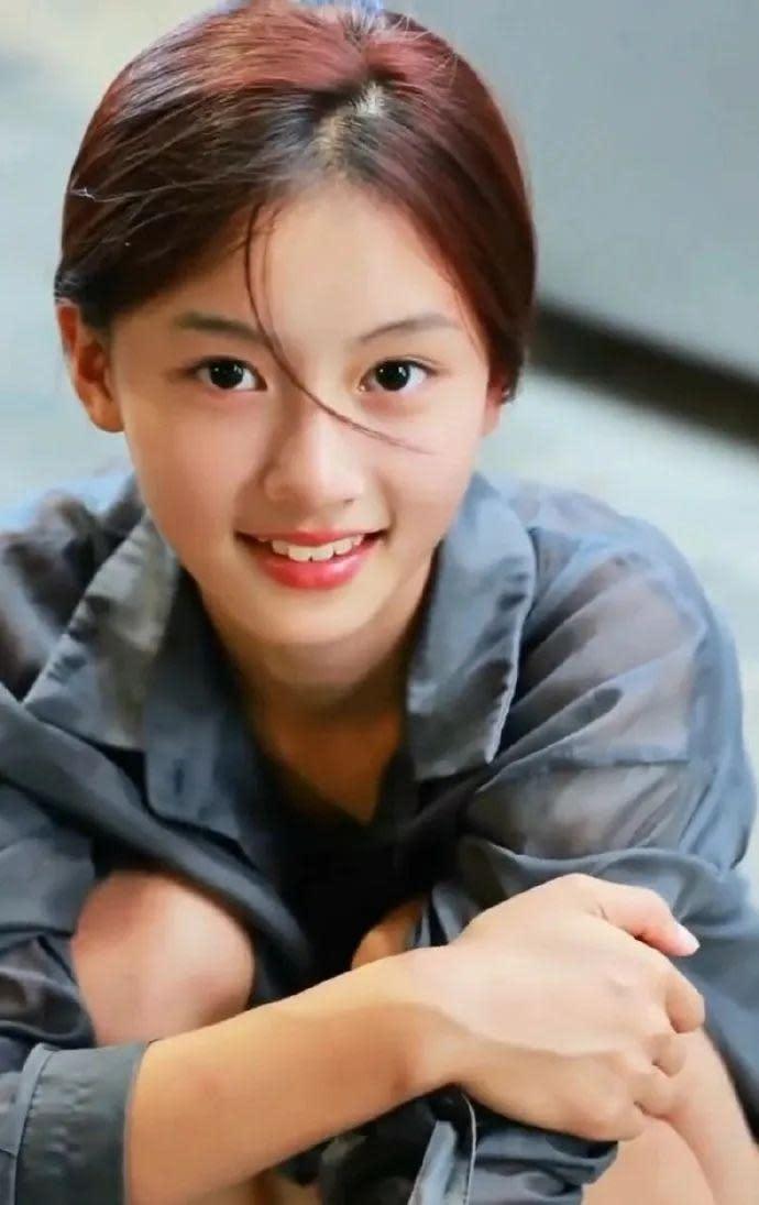 河南南陽15歲美少女網紅七七神似張栢芝