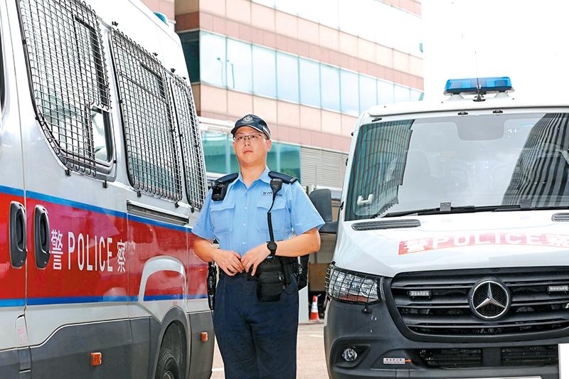 紹軒畢業後獲派駐北角分區。(《警聲》)