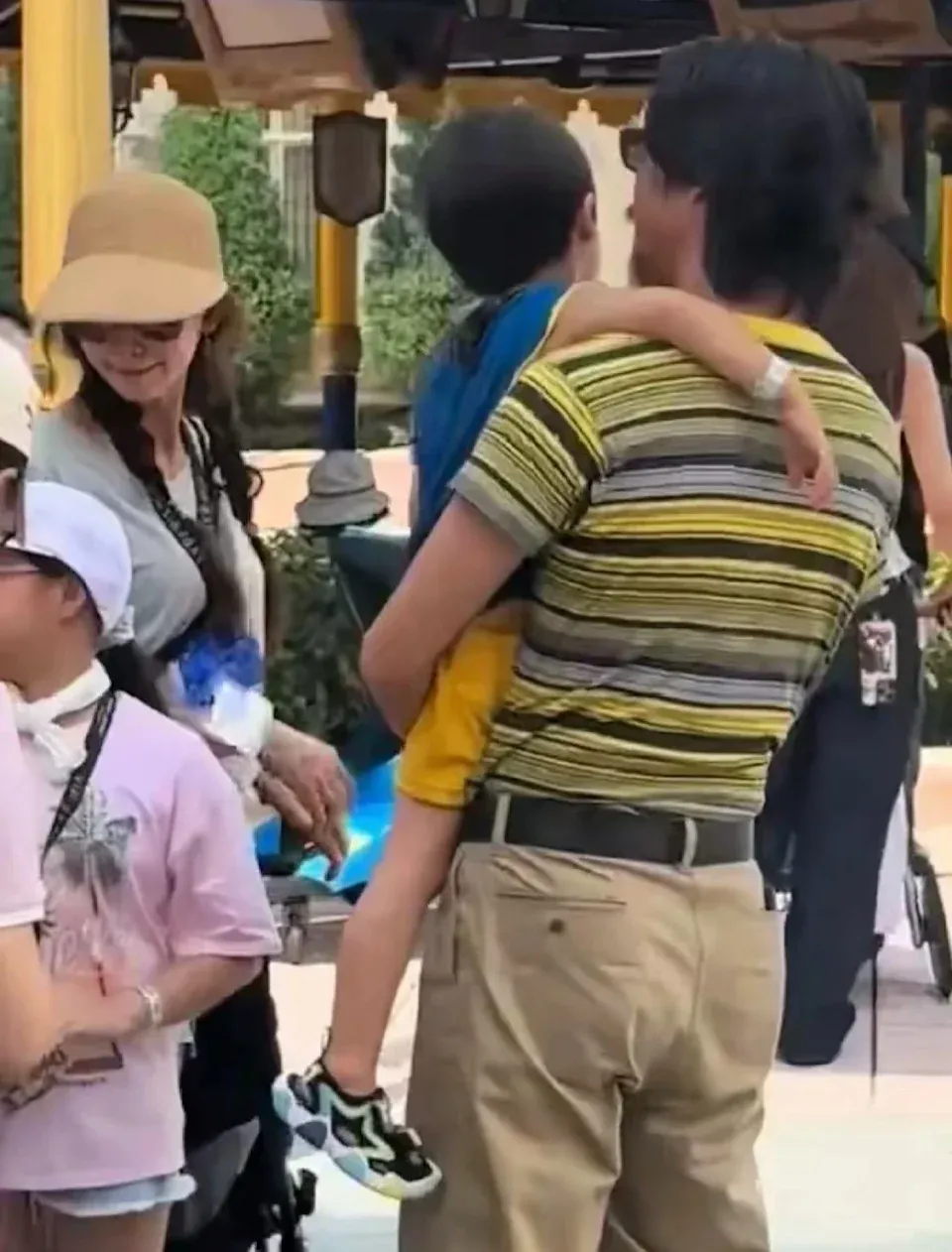 林志玲一家三口遊新加坡