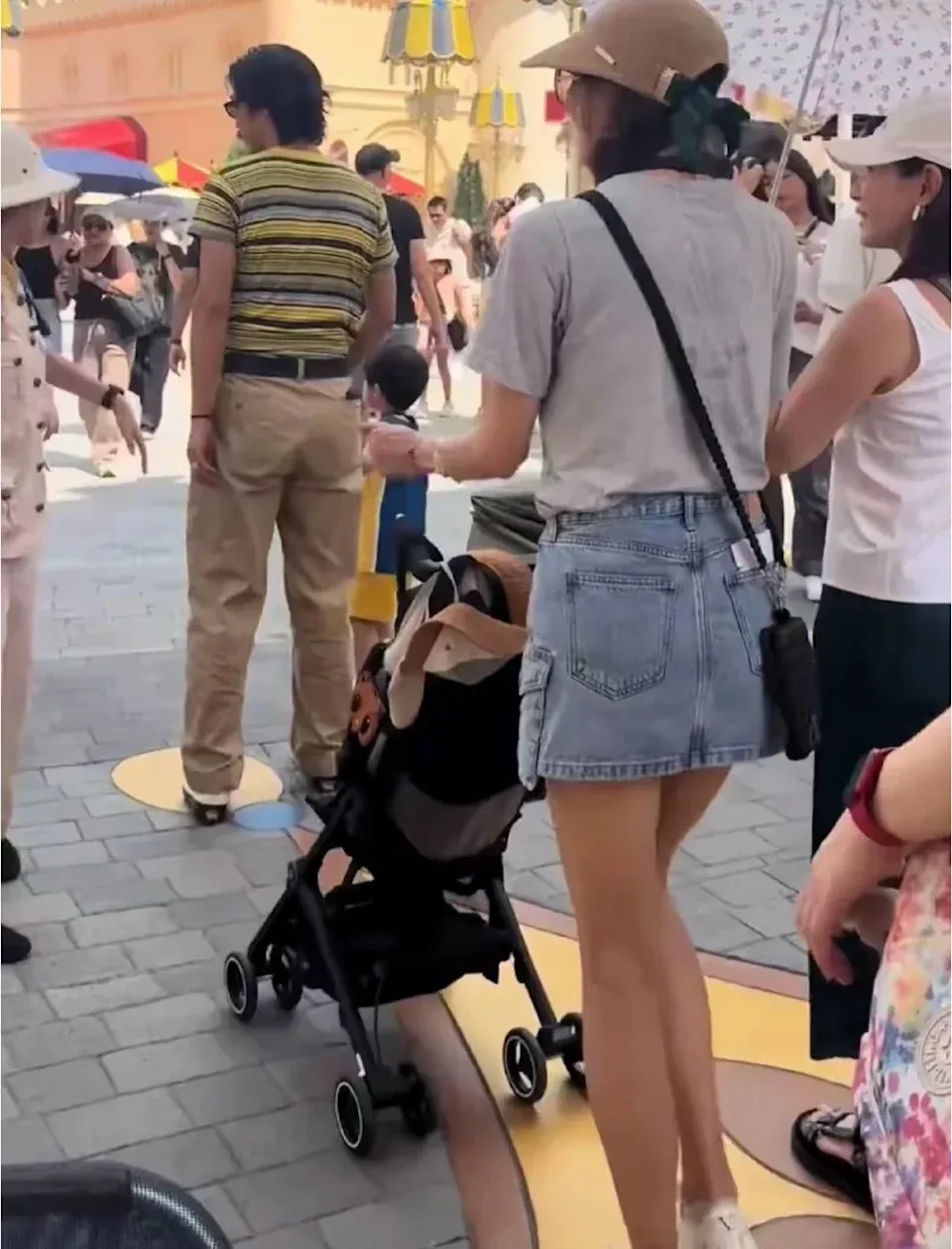 林志玲一家三口遊新加坡