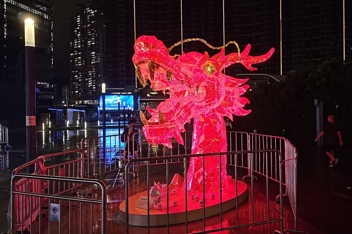 「龍城慶回歸」燈飾展在啟德車站廣場舉行。