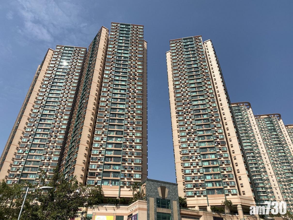 屯門卓爾居兩房以493萬元易手,呎價不用1萬元,新買家為慈父,full pay買入單位送給愛兒自住。