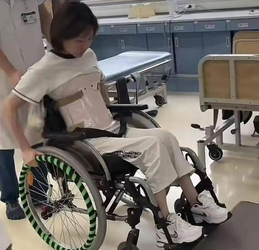 白女士下半身癱瘓復健中,男友一家卻人間蒸發。(大河報)