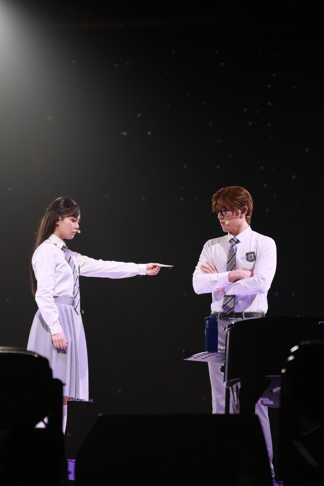 洪助昇、梁壁荧演出小短劇。